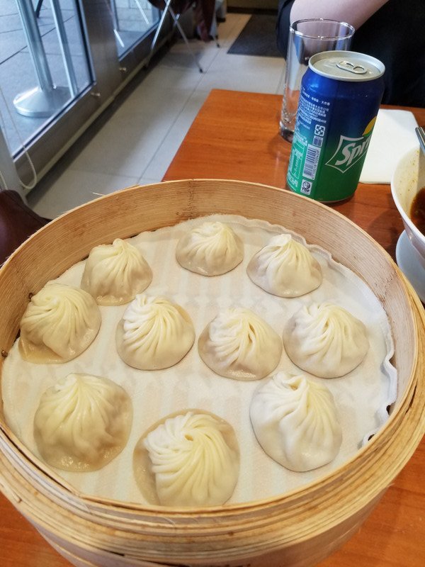 小籠包 Soup dumplings from Din Tai Fung