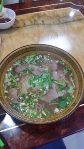 牛肉麵 (Niúròu miàn)