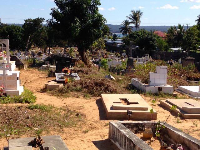 Inhamabane cemetery full