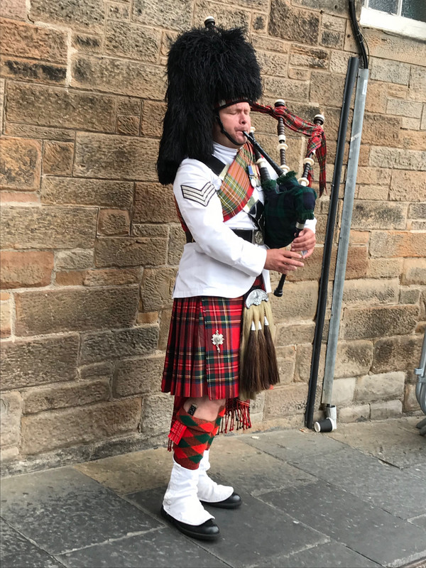 Edinburgh piper