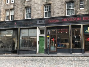 Edinburgh - Kilt store beside a Bagpipe store