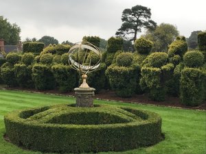 Hever Castle grounds 