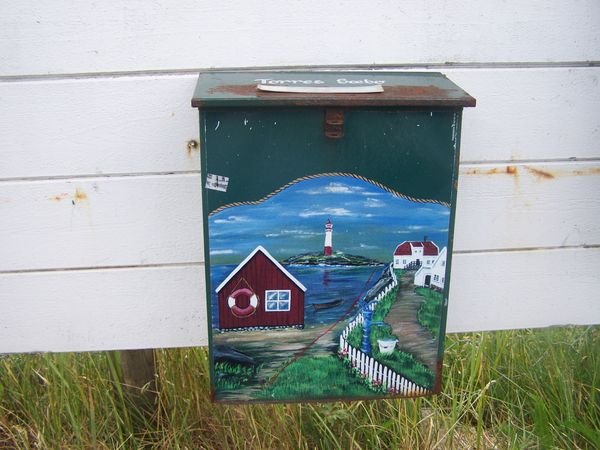 Norwegian twee postbox (not handpainted as i saw this design loads of times!)
