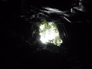 In een grot