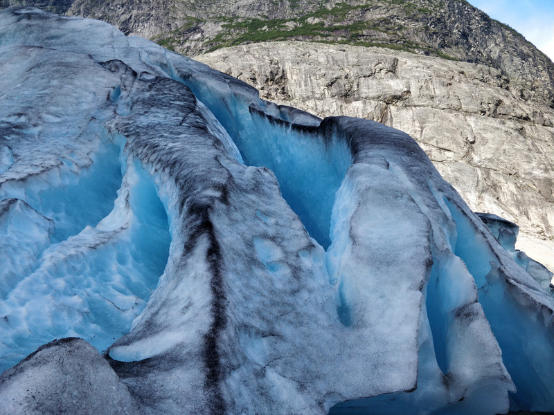The close-up on the glacier