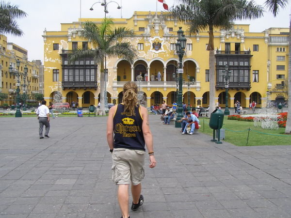 Martin in Almas Square, Lima