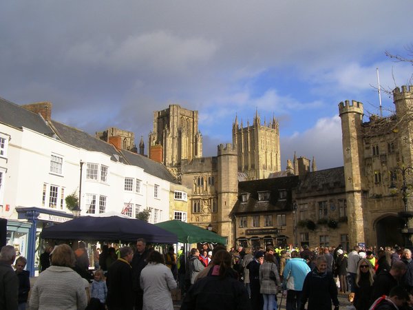 Markets and games in Wells