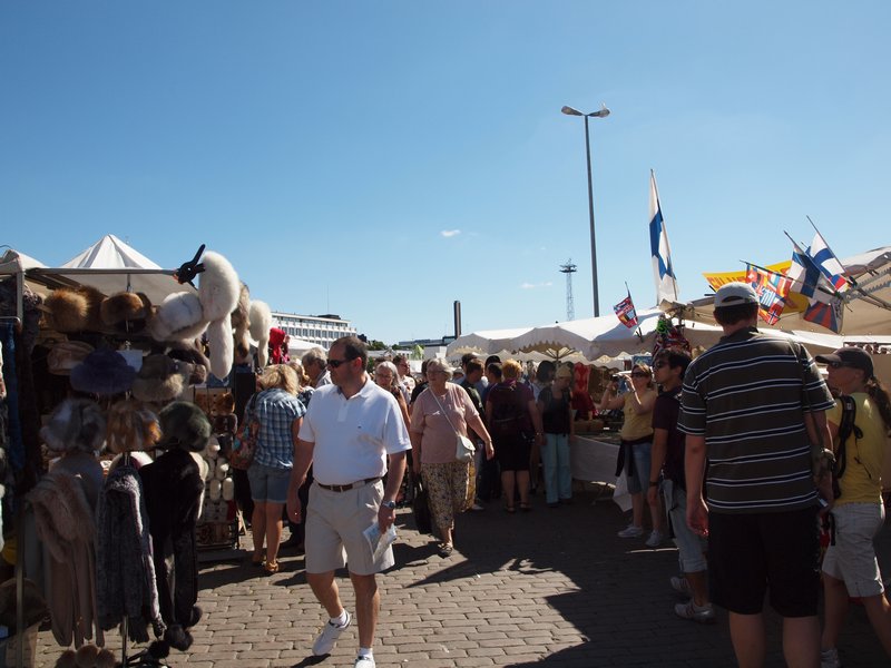 Busy markets in Helsinki harbour