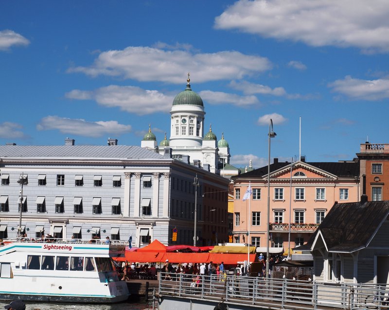 Market Square shot from the harbour, with the Helsinki Cathedral in the background