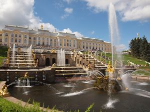 The magnificent gravity fed fountains of the Peterhof!