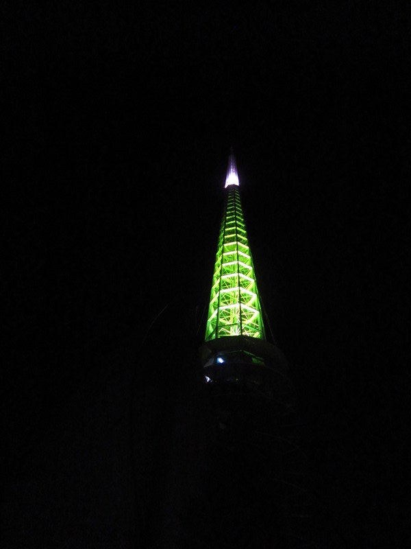 Bell tower la nuit (elle change de couleur)