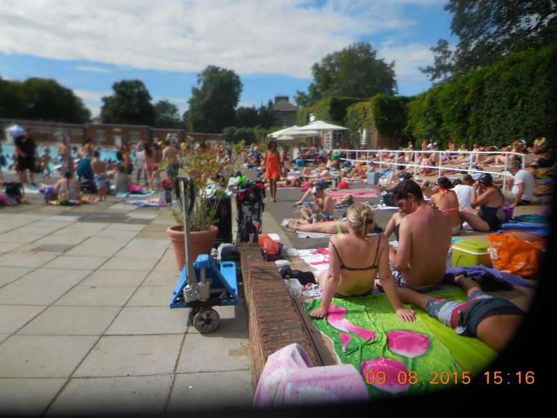A hot day at Brockwell Lido