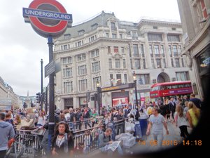 Busy London: Trafalgar Square