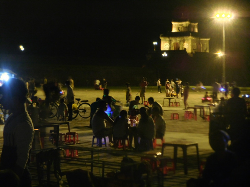Crowds of Families in the Evenings: Taken in Open Spaces in the Imperial City
