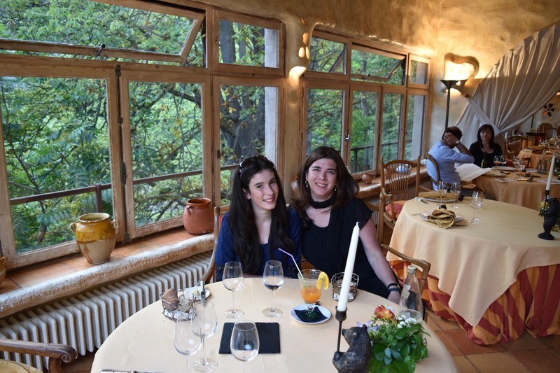 Lisa and Isabel, Chateau de Riell
