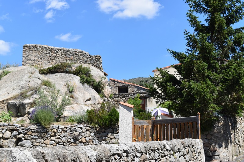 House built around boulder.  Molitg