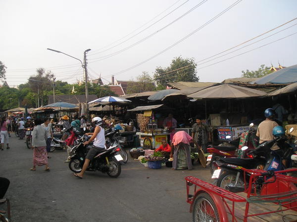 Morning market in Sukhothai's new centre