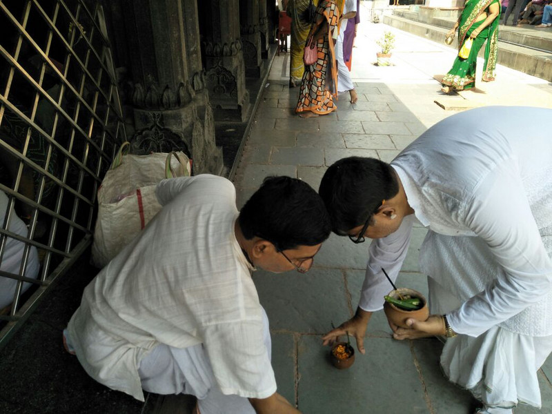 Pindadaan offering at Vishnupaad Temple, Gaya, our second place of pindadaan offering
