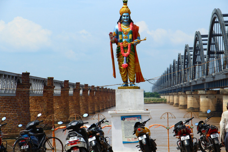 Two parallel bridges on River Godavari, Rajahmundry
