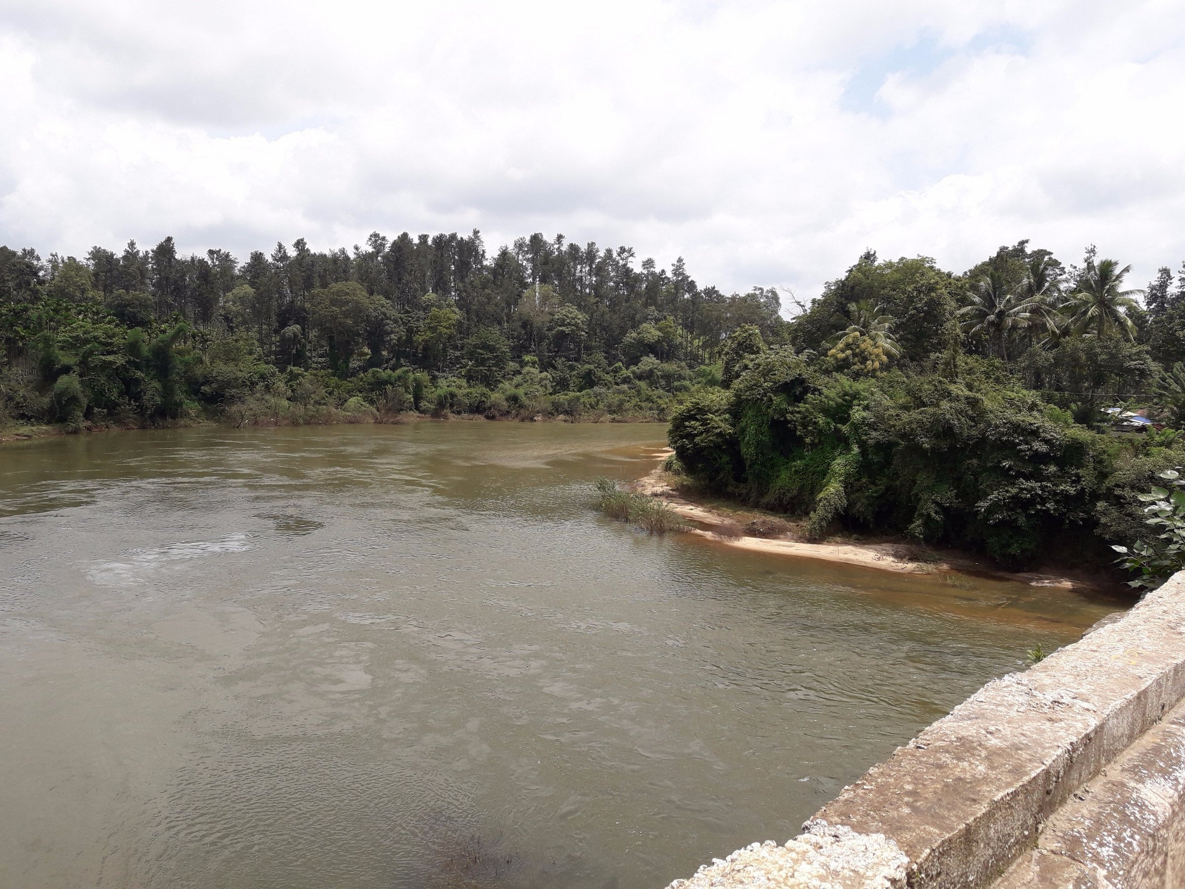 Tunga river taking a beautiful turn | Photo