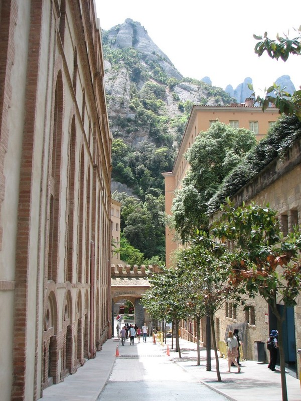 Approaching the Santa Maria de Montserrat