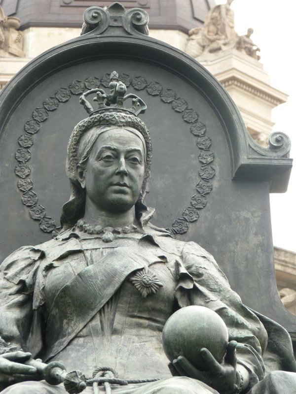 Statue of Queen Victoria in front of Legislative Building
