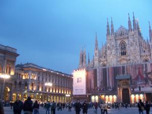 The duomo and the gallery at night