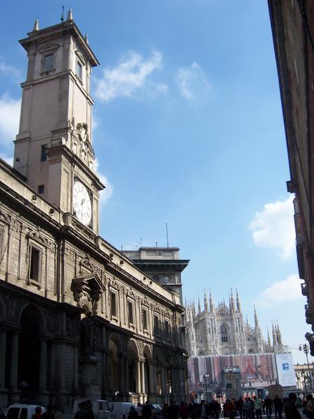 Piazza Mercanti w the duomo