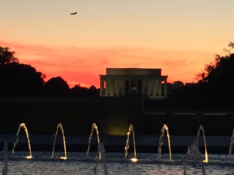 Sun sets behind Lincoln memorial 