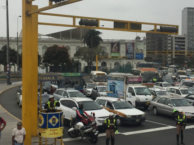 Lima police act as pointsmen at the lights
