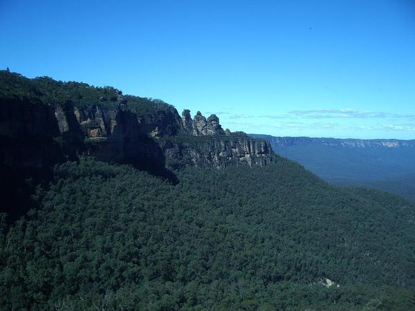 The Three Sisters over the valley 