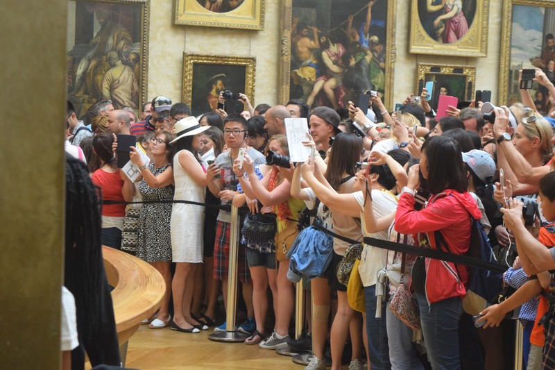 Picture of people taking picture of Mona Lisa