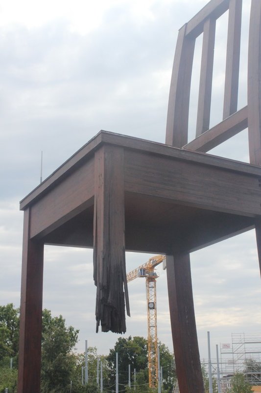 Broken Chair Sculpture, Place de la Nations