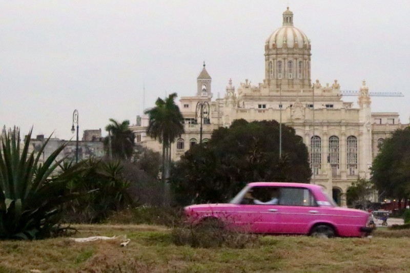 El Capitolio and Pink Lada