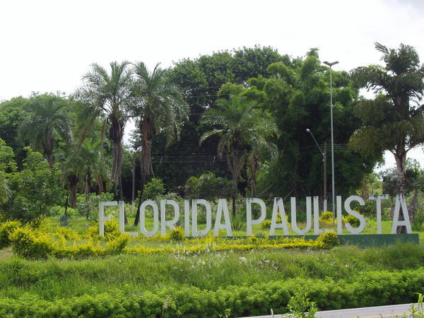 Entering Flórida Paulista
