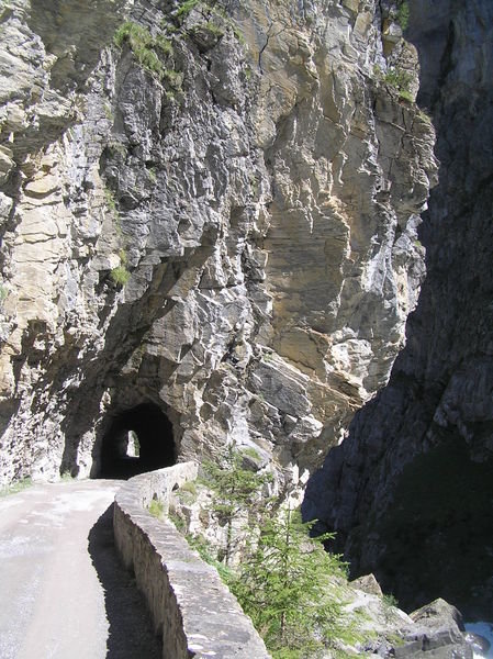 Crazy tunnels on the way to Gasterntal