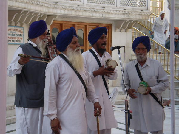 The Singhin' Sikhs