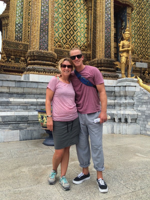 Our first picture infront of many, many Buddhist temples