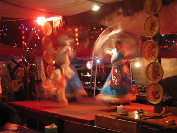 Gratis local dance performances with your meal