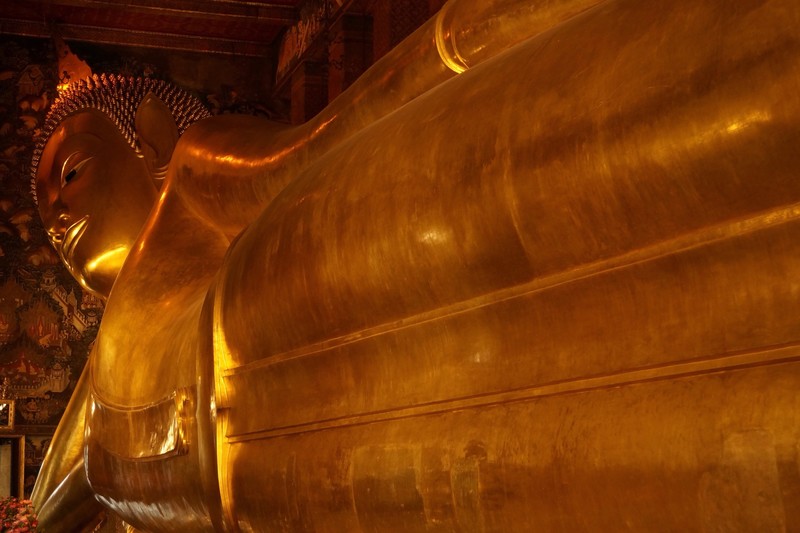 The huge Reclining Buddha at Wat Pho