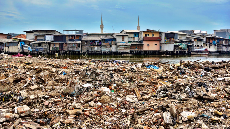 Contradictory Jakarta - rubbish, slums, and a beautiful towering mosque