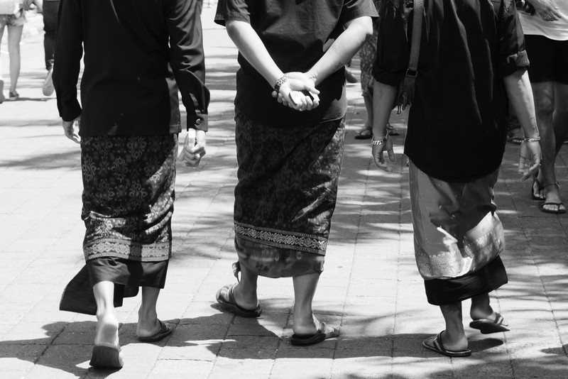 Sarongs in the funeral procession 