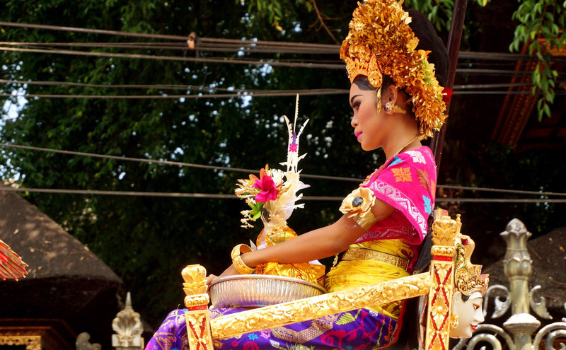 Some of the Ubud royal family in the funereal procession