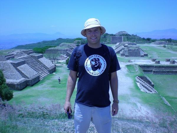 Monte Alban - Me 'On Top Of The World'