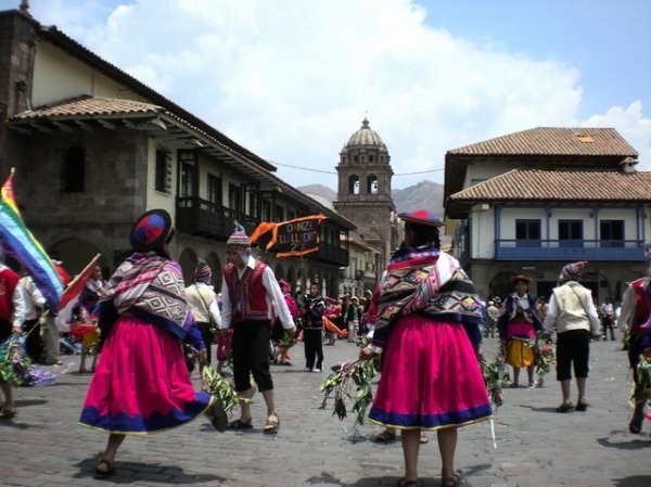 cuzco - the kids dance it out