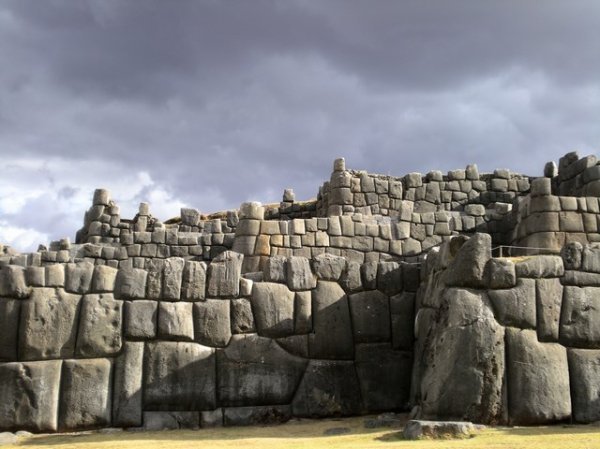 sacsayhuaman - giant blocks