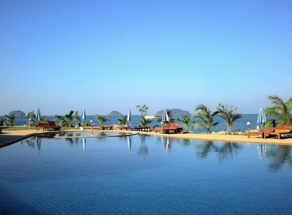 our lovely swimming pool - ko chang