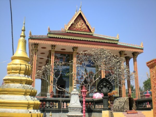 Wat Bo Festival: Shiny New Pagoda