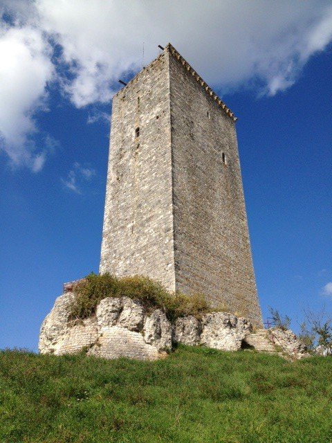 A defensive tower in Castelnau