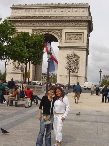 The Triomphe of the Filipina in Paris